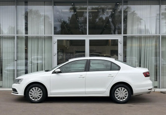 Подержанный автомобиль Volkswagen Jetta Sedan 2016 года (8 фото)