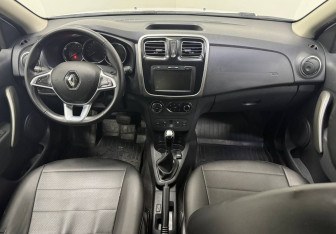 Подержанный автомобиль Renault Sandero 2019 года (10 фото)
