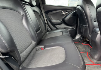 Подержанный автомобиль Hyundai ix35 2012 года (11 фото)
