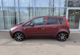 Подержанный автомобиль Mitsubishi Colt Hatchback 2005 года (8 фото)