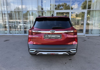 Подержанный автомобиль Kia Seltos 2021 года (6 фото)
