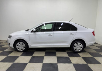 Подержанный автомобиль Skoda Rapid Liftback 2014 года (8 фото)