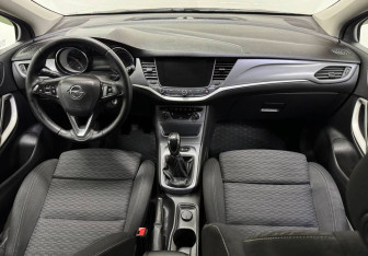 Подержанный автомобиль Opel Astra Hatchback 2018 года (10 фото)