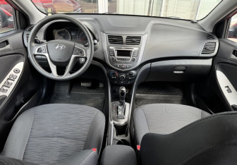 Подержанный автомобиль Hyundai Solaris Hatchback 2016 года (9 фото)