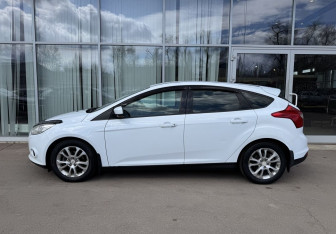 Подержанный автомобиль Ford Focus Hatchback 2013 года (8 фото)