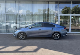 Подержанный автомобиль Kia Cerato Sedan 2018 года (8 фото)