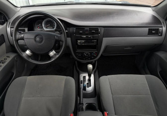 Подержанный автомобиль Daewoo Gentra Sedan 2014 года (9 фото)
