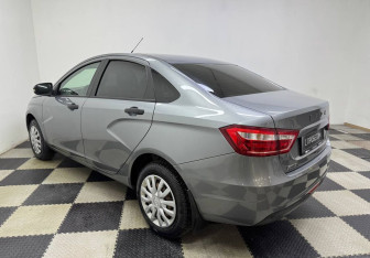Подержанный автомобиль LADA (ВАЗ) Vesta Sedan 2018 года (7 фото)