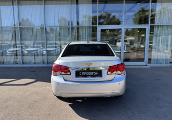 Подержанный автомобиль Chevrolet Cruze Sedan 2010 года (6 фото)