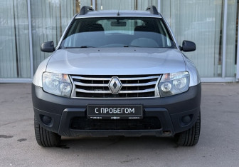 Подержанный автомобиль Renault Duster 2014 года (2 фото)