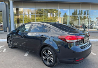 Подержанный автомобиль Kia Cerato Sedan 2019 года (7 фото)