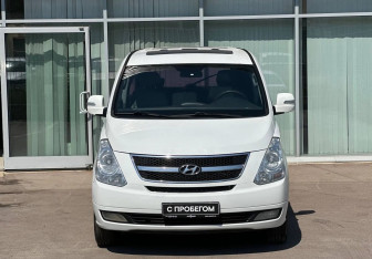 Подержанный автомобиль Hyundai Grand Starex 2014 года (2 фото)