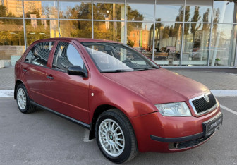 Подержанный автомобиль Skoda Fabia Hatchback 2003 года (3 фото)