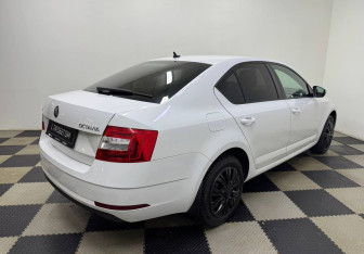Подержанный автомобиль Skoda Octavia Wagon 2019 года (5 фото)