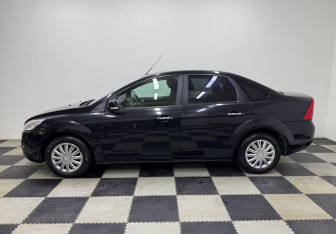 Подержанный автомобиль Ford Focus Sedan 2009 года (8 фото)