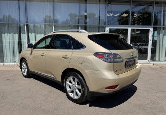 Подержанный автомобиль Lexus RX 2009 года (7 фото)