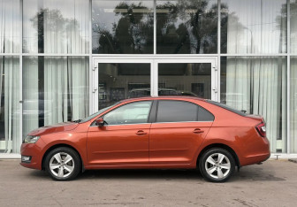 Подержанный автомобиль Skoda Rapid Liftback 2017 года (8 фото)