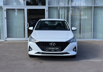 Подержанный автомобиль Hyundai Solaris Sedan 2022 года (2 фото)