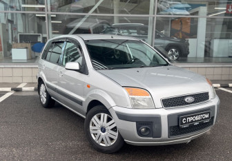 Подержанный автомобиль Ford Fusion 2007 года (3 фото)