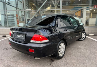 Подержанный автомобиль Mitsubishi Lancer Sedan 2006 года (5 фото)