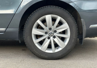 Подержанный автомобиль Volkswagen Passat Sedan 2013 года (12 фото)