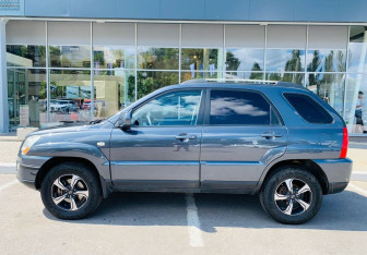 Подержанный автомобиль Kia Sportage 2010 года (8 фото)