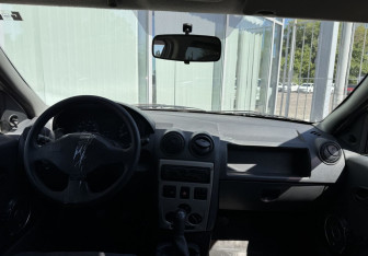 Подержанный автомобиль Renault Logan Sedan 2007 года (9 фото)