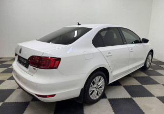 Подержанный автомобиль Volkswagen Jetta Sedan 2014 года (5 фото)