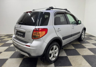 Подержанный автомобиль Suzuki SX4 Hatchback 2013 года (5 фото)