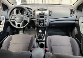 Подержанный автомобиль Kia Cerato Sedan 2011 года (9 фото)