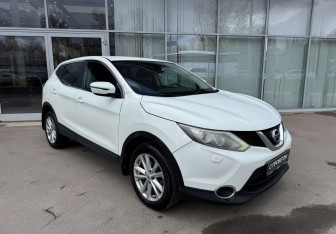 Подержанный автомобиль Nissan Qashqai 2015 года (3 фото)
