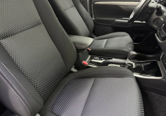 Подержанный автомобиль Mitsubishi Outlander 2018 года (9 фото)