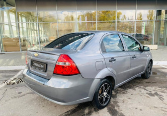 Подержанный автомобиль Chevrolet Aveo Sedan 2010 года (5 фото)