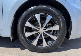 Подержанный автомобиль Hyundai Solaris Hatchback 2011 года (12 фото)