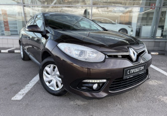 Подержанный автомобиль Renault Fluence 2014 года (3 фото)
