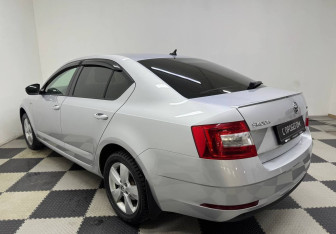 Подержанный автомобиль Skoda Octavia Liftback 2019 года (7 фото)