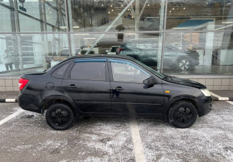 Подержанный автомобиль LADA (ВАЗ) Granta Sedan 2012 года (4 фото)