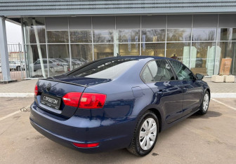 Подержанный автомобиль Volkswagen Jetta Sedan 2012 года (5 фото)