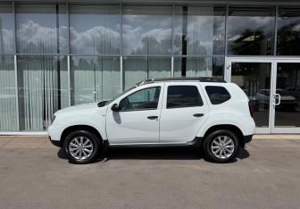 Подержанный автомобиль Renault Duster 2017 года (8 фото)