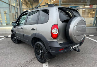 Подержанный автомобиль Chevrolet Niva 2017 года (7 фото)