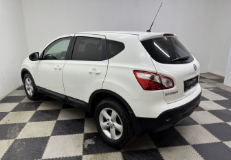 Подержанный автомобиль Nissan Qashqai 2012 года (4 фото)