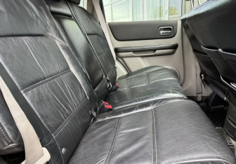 Подержанный автомобиль Nissan X-Trail 2004 года (11 фото)