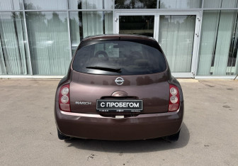 Подержанный автомобиль Nissan March Hatchback 2004 года (6 фото)