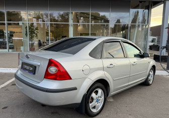Подержанный автомобиль Ford Focus Sedan 2007 года (5 фото)
