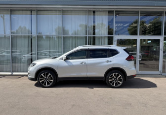 Подержанный автомобиль Nissan X-Trail 2022 года (8 фото)