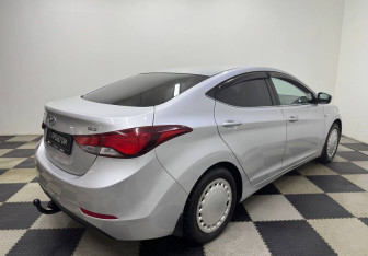 Подержанный автомобиль Hyundai Elantra Sedan 2014 года (5 фото)
