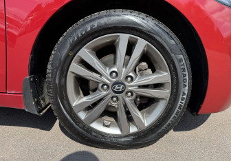 Подержанный автомобиль Hyundai Elantra Sedan 2018 года (12 фото)