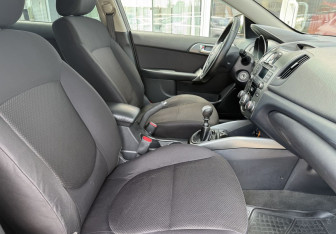 Подержанный автомобиль Kia Cerato Sedan 2011 года (10 фото)