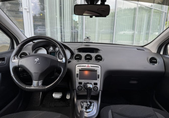 Подержанный автомобиль Peugeot 408 2013 года (9 фото)