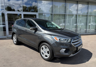 Подержанный автомобиль Ford Kuga 2017 года (3 фото)